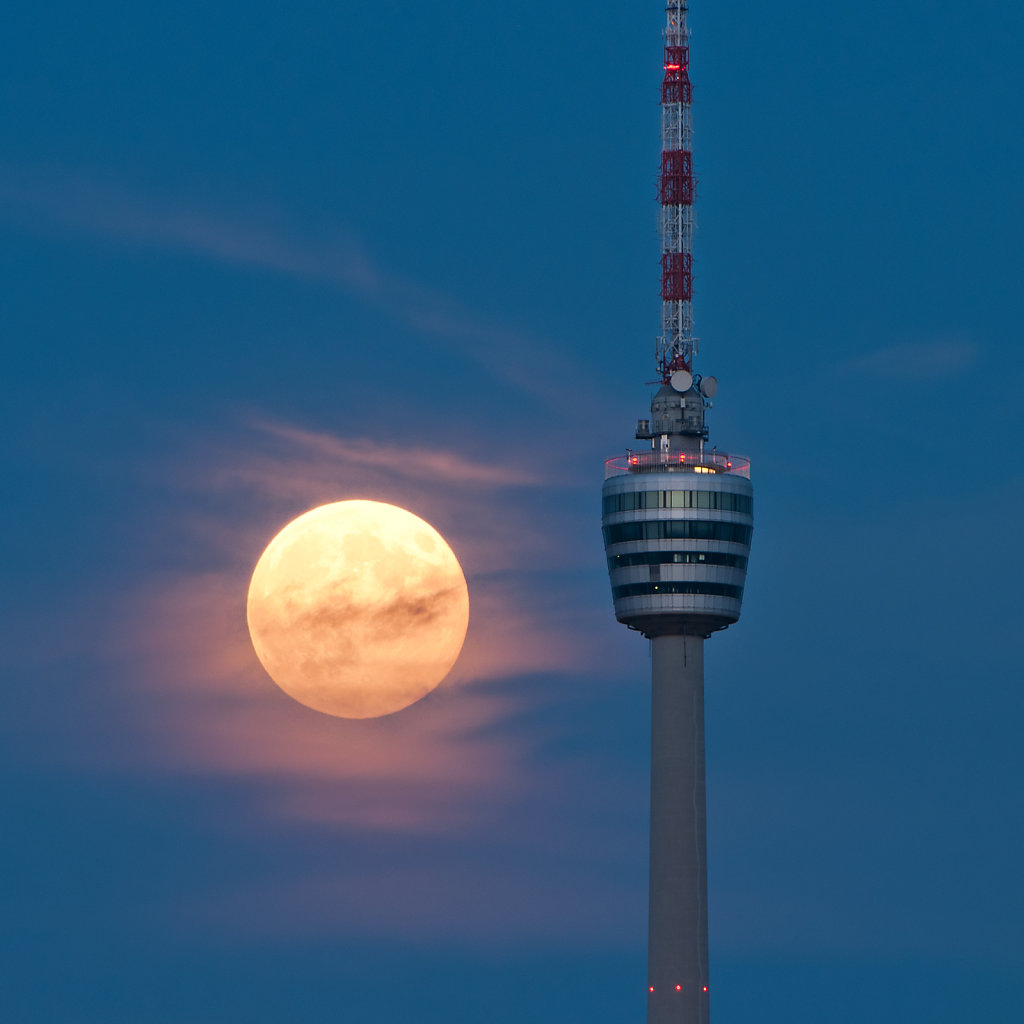 Fernsehturm Stuttgart in front of the rising moon