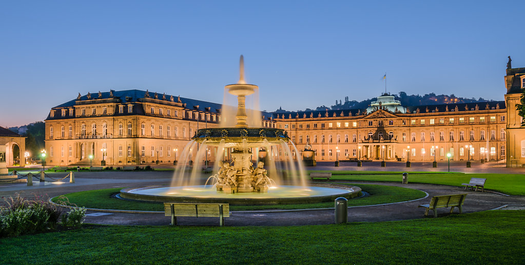 Neues Schloss (new palace), Schlossplatzspringbrunnen (Schlossplatz, Stuttgart, Germany) during blue hour.